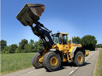 Kolesový nakladač VOLVO L110E