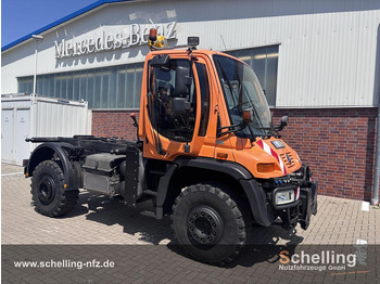 Nákladné auto UNIMOG U500
