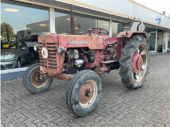 Traktor McCORMICK