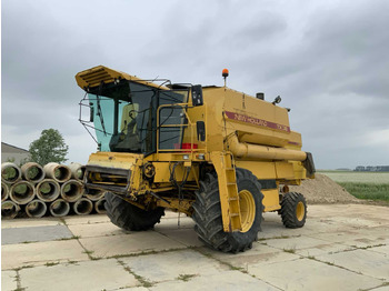 Obilný kombajn NEW HOLLAND TX36