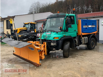 Vozidlo na odpratávanie snehu UNIMOG U500