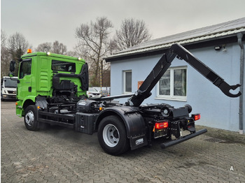 Hákový nosič kontajnerov MAN TGM 15.250