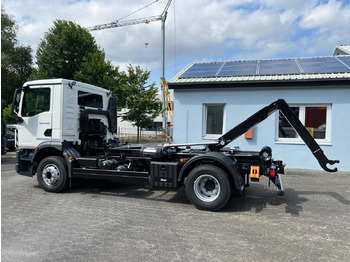 Hákový nosič kontajnerov MAN TGM 15.290