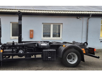 Hákový nosič kontajnerov MAN TGM 15.290