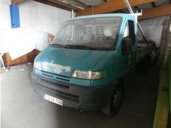 Automobil PEUGEOT