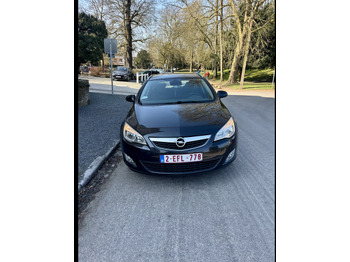 Automobil OPEL