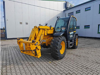 Teleskopický nakladač JCB