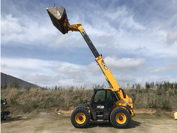 Teleskopický nakladač JCB