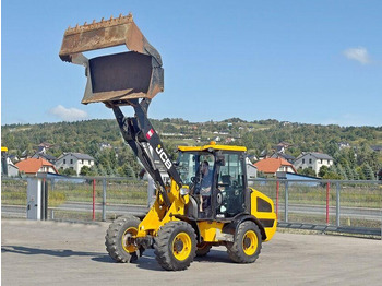 Kolesový nakladač JCB 406