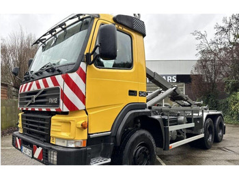 Hákový nosič kontajnerov VOLVO FM12