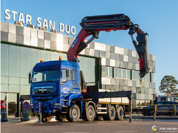 Auto s hydraulickou rukou