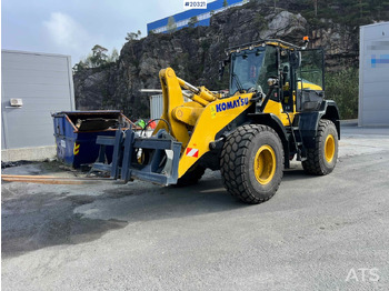 Kolesový nakladač KOMATSU WA320-8