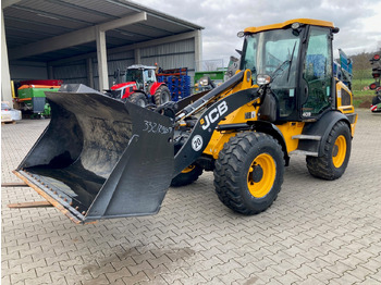 Nakladač JCB 409