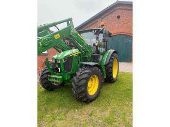 Traktor JOHN DEERE 5100M