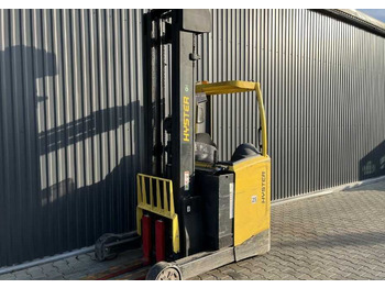 Skladový zakladač HYSTER
