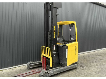 Skladový zakladač HYSTER