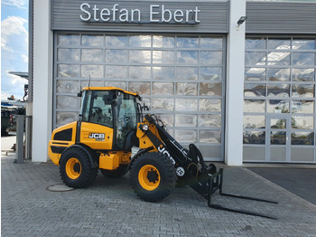 Kolesový nakladač JCB 407