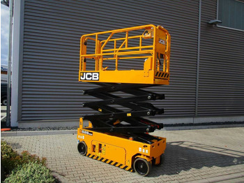 Samohybná plošiny JCB S2632E