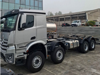 Podvozek s kabinou MERCEDES-BENZ Arocs 4153