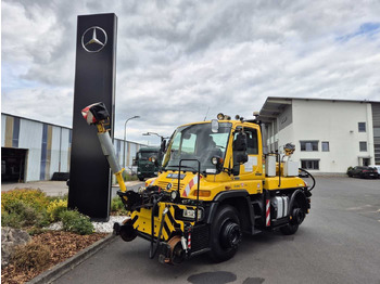 Nákladné auto UNIMOG U400