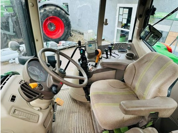 Traktor JOHN DEERE