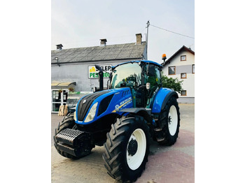 Traktor NEW HOLLAND T5