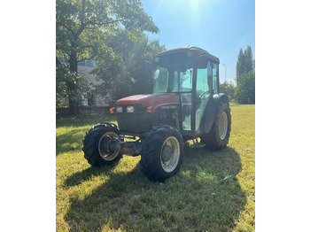 Traktor NEW HOLLAND