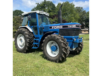 Traktor FORD