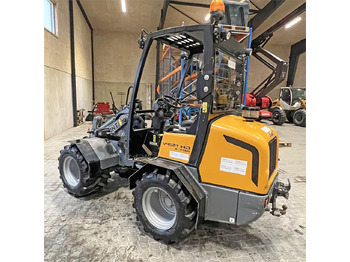 Kolesový nakladač GIANT