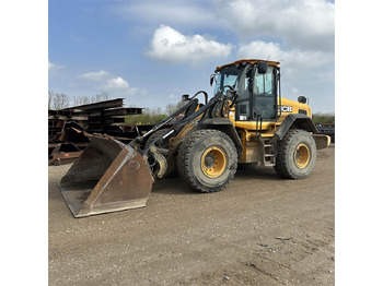 Kolesový nakladač JCB 437