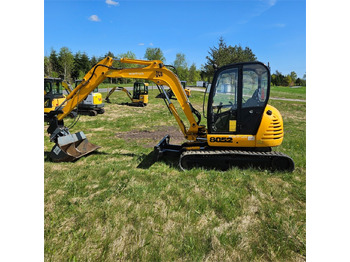 Mini rýpadlo JCB