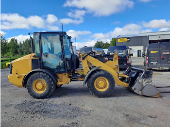 Kolesový nakladač CATERPILLAR 906M