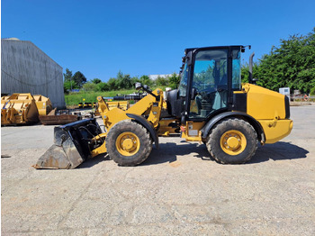 Kolesový nakladač CATERPILLAR 906M