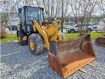 Kolesový nakladač CATERPILLAR 906M