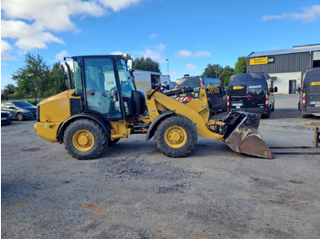 Kolesový nakladač CATERPILLAR 906M