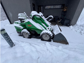 Kĺbový nakladač AVANT