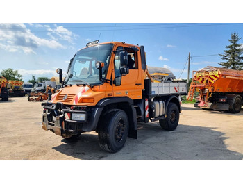 Komunálny traktor UNIMOG U400
