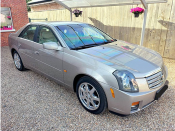 Sedan CADILLAC