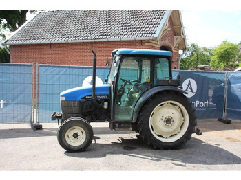 Traktor NEW HOLLAND