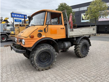 Auto s hydraulickou rukou UNIMOG
