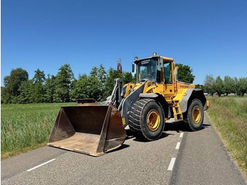 Kolesový nakladač VOLVO L110E