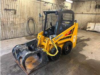 Šmykom riadený nakladač KATO