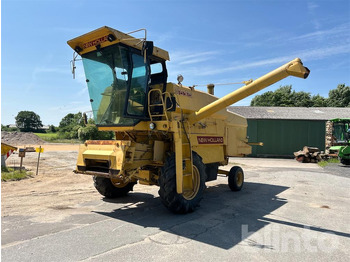 Obilný kombajn NEW HOLLAND