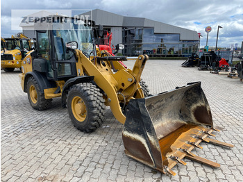 Kolesový nakladač CATERPILLAR 906