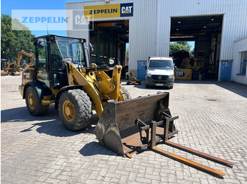 Kolesový nakladač CATERPILLAR 906M