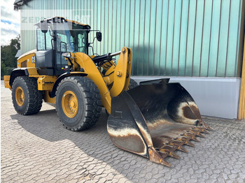 Kolesový nakladač CATERPILLAR 938M