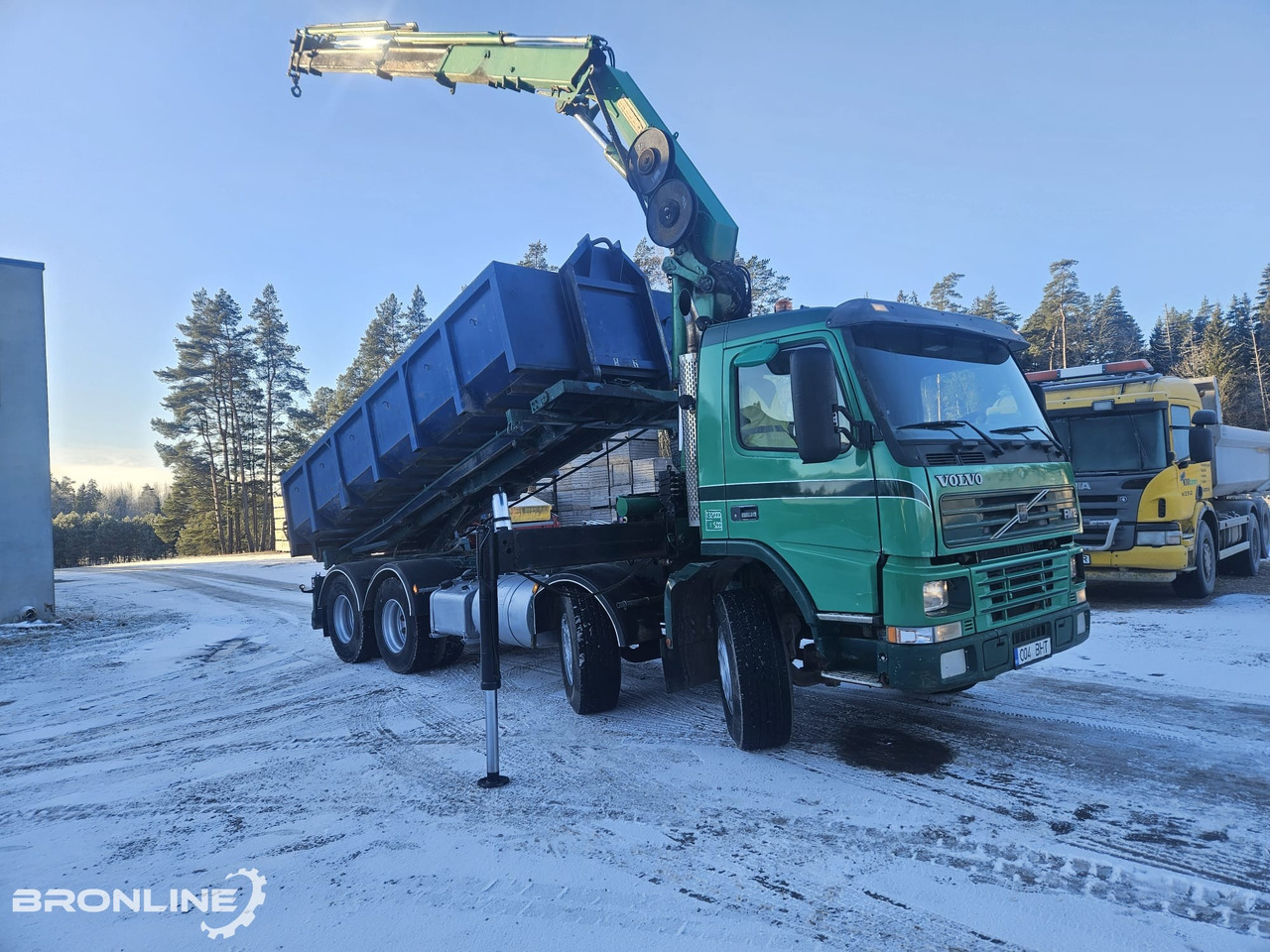 2002 Volvo FM12 8x4 Cable lift + Crane HMF - Nákladne vozidlo - káblový systém, Auto s hydraulickou rukou: obrázok 1 2002 Volvo FM12 8x4 Cable lift + Crane HMF - Nákladne vozidlo - káblový systém, Auto s hydraulickou rukou: obrázok 1
