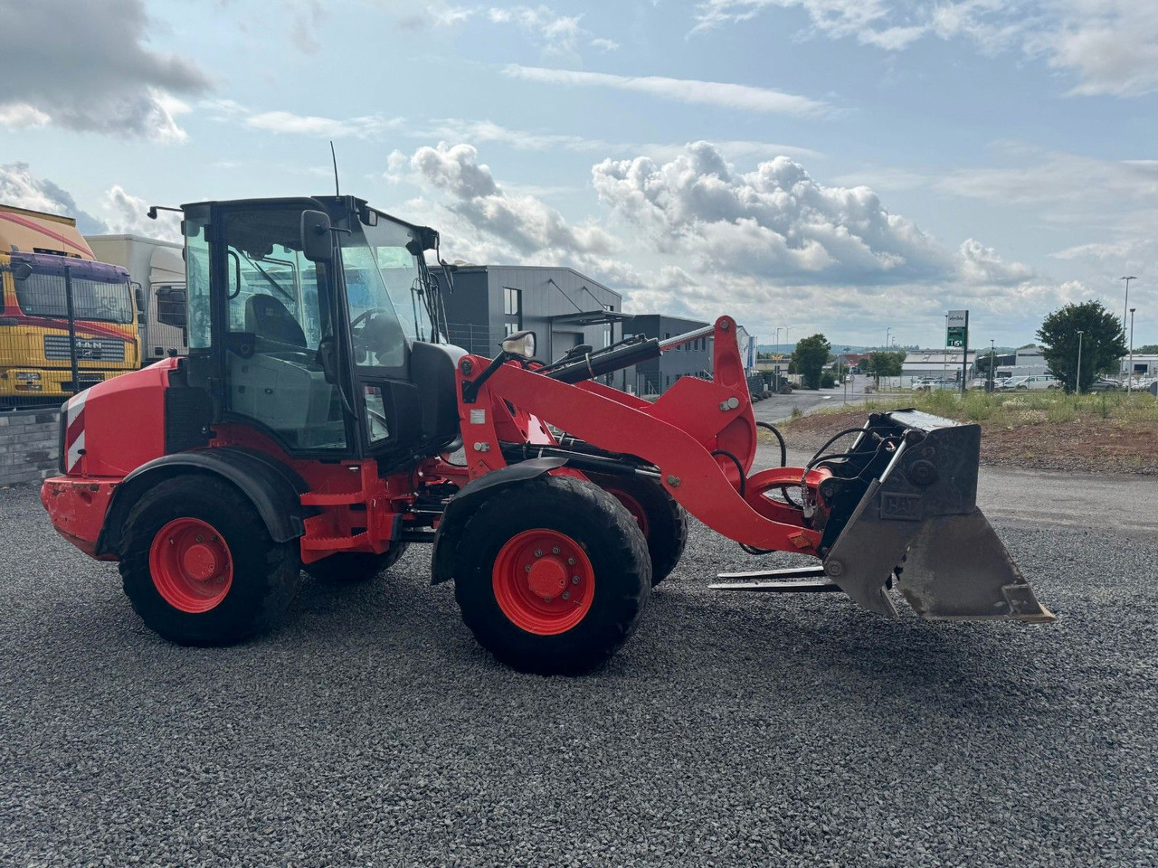 CAT 908M Radlader 6460 Kg Schaufel Gabel - Kolesový nakladač: obrázok 4 CAT 908M Radlader 6460 Kg Schaufel Gabel - Kolesový nakladač: obrázok 4