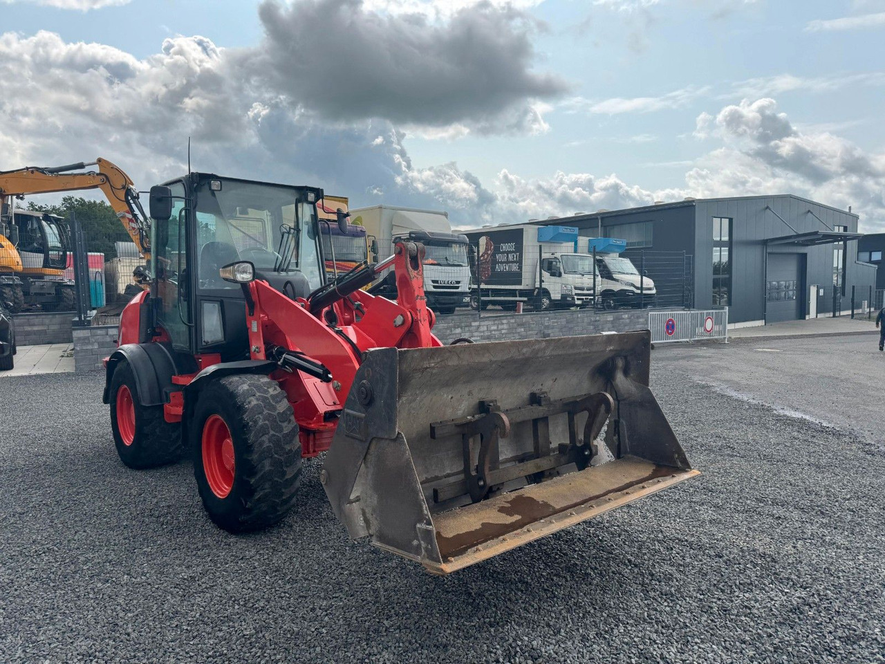 CAT 908M Radlader 6460 Kg Schaufel Gabel - Kolesový nakladač: obrázok 3 CAT 908M Radlader 6460 Kg Schaufel Gabel - Kolesový nakladač: obrázok 3