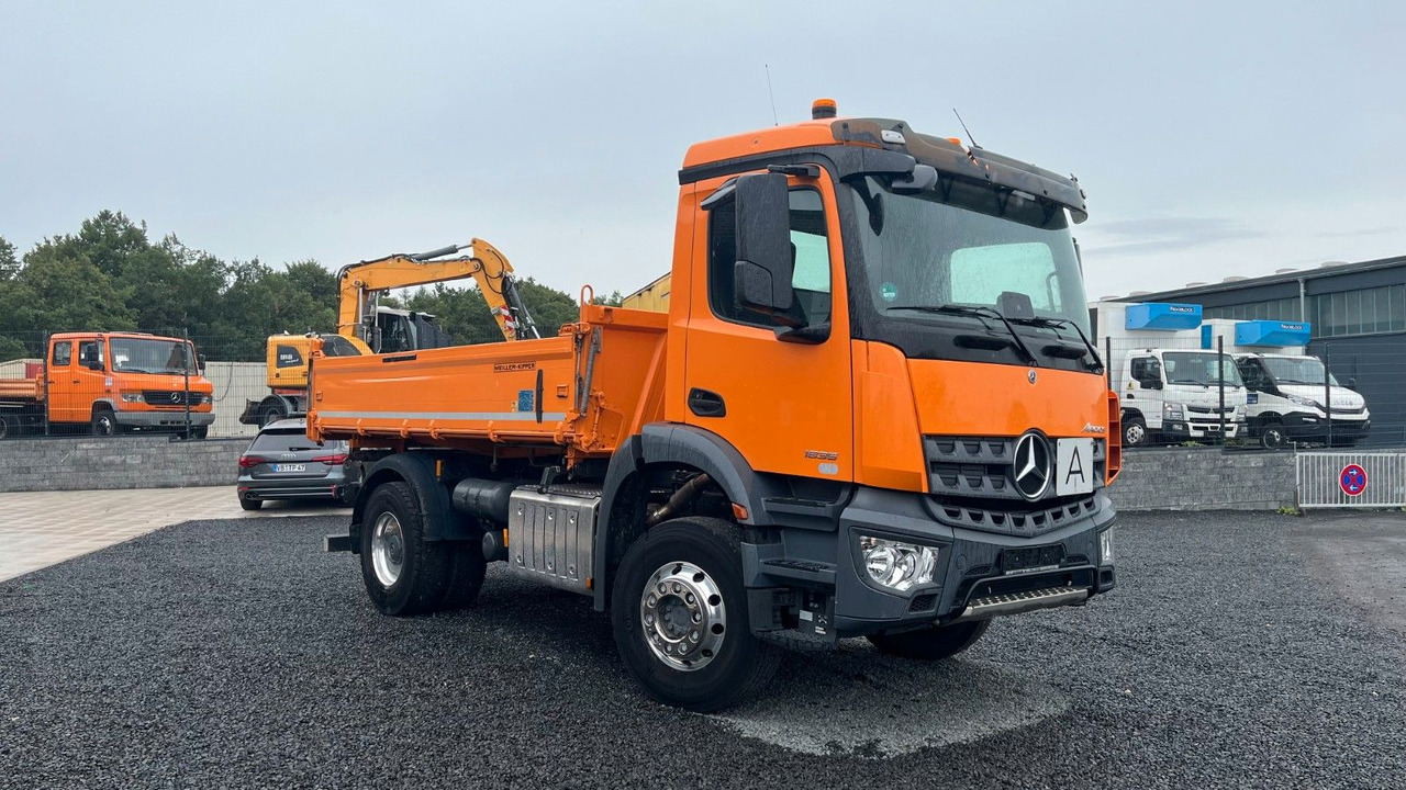 Mercedes-Benz Arocs 1835 Dreiseitenkipper Meiller - Sklápač: obrázok 3 Mercedes-Benz Arocs 1835 Dreiseitenkipper Meiller - Sklápač: obrázok 3